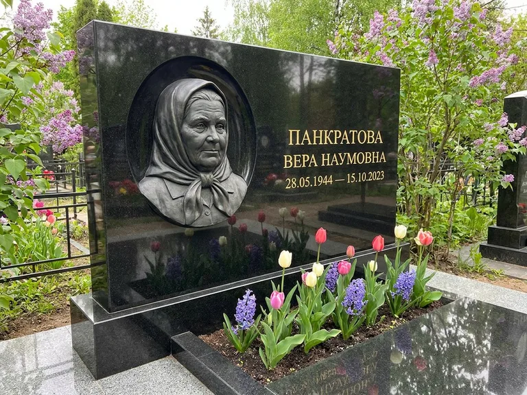 Памятник с барельефом — выполненная работа 26 в Уфе