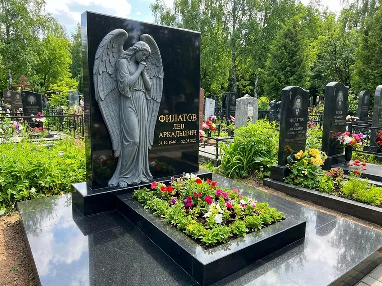 Памятник с барельефом — выполненная работа 31 в Уфе