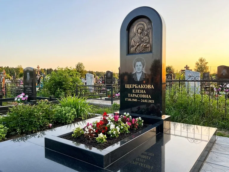Памятник с барельефом — выполненная работа 35 в Уфе