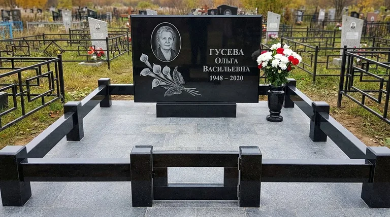 Памятник с гравировкой калл — выполненная работа «Гусева» в Уфе