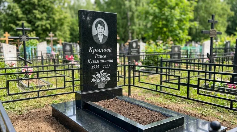Памятник с гравировкой калл — выполненная работа «Крылова» в Уфе