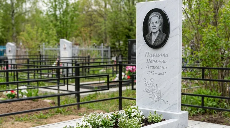 Памятник с гравировкой ландышей — выполненная работа «Наумова» в Уфе