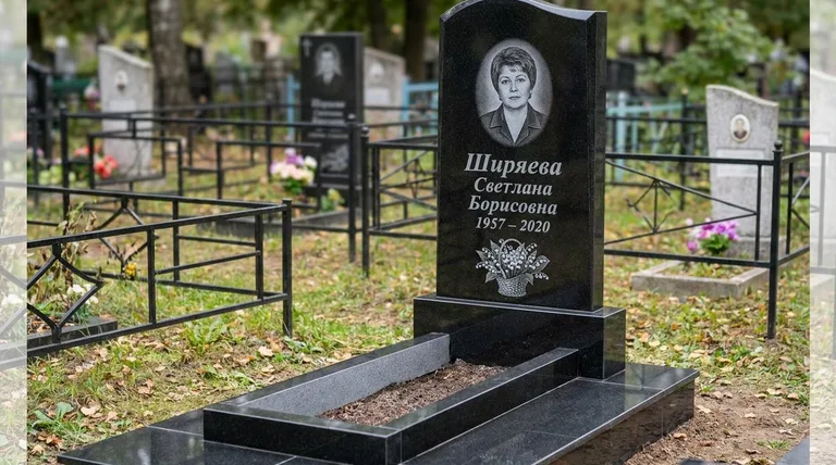 Памятник с гравировкой ландышей — выполненная работа «Ширяева» в Уфе