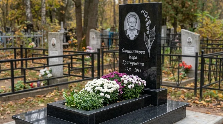 Памятник с гравировкой ландышей — выполненная работа «Овчинникова» в Уфе