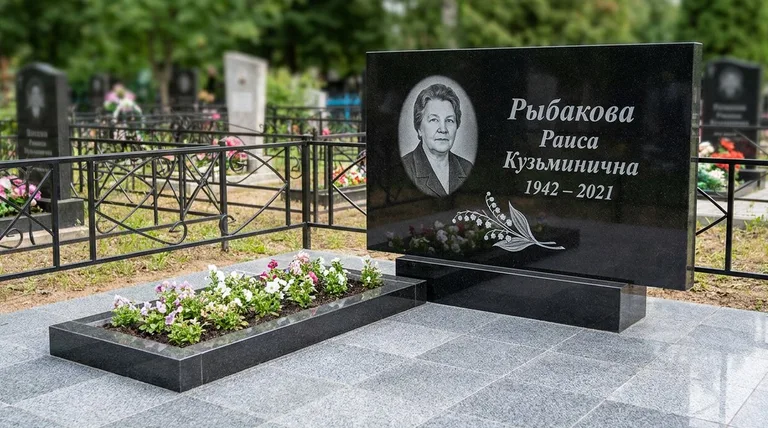 Памятник с гравировкой ландышей — выполненная работа «Рыбакова» в Уфе