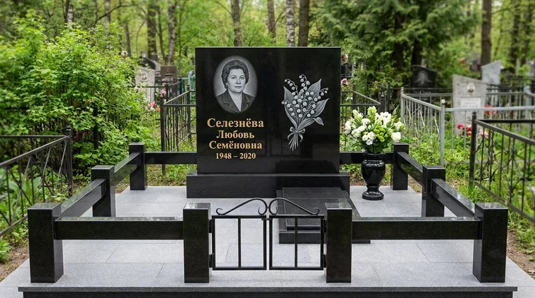 Памятник с гравировкой ландышей — выполненная работа «Селезнёва» в Уфе