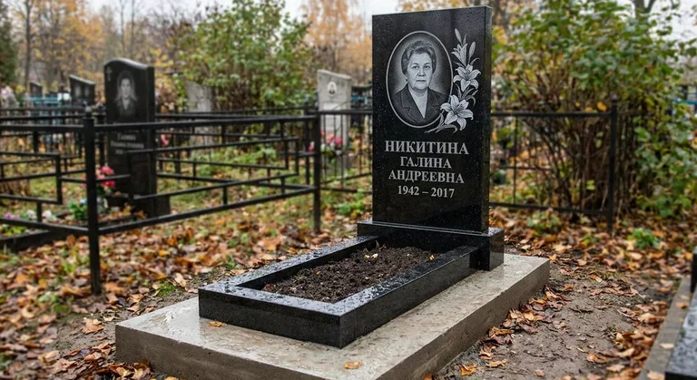 Памятник с гравировкой лилий — выполненная работа «Никитина» в Уфе