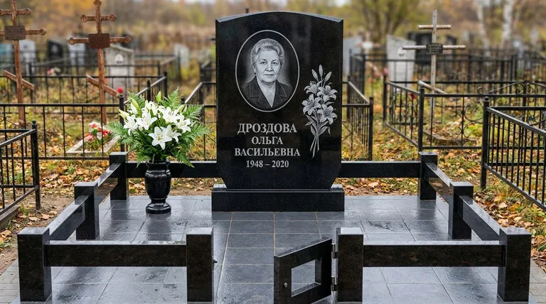 Памятник с гравировкой лилий — выполненная работа «Дроздова» в Уфе