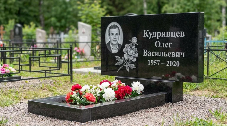Памятник с гравировкой пионов — выполненная работа «Кудрявцев» в Уфе