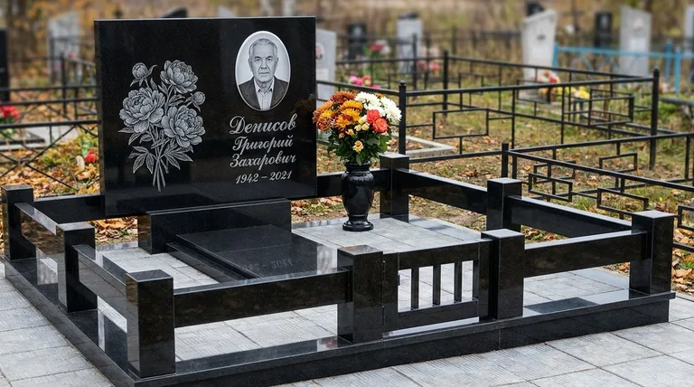 Памятник с гравировкой пионов — выполненная работа «Денисов» в Уфе