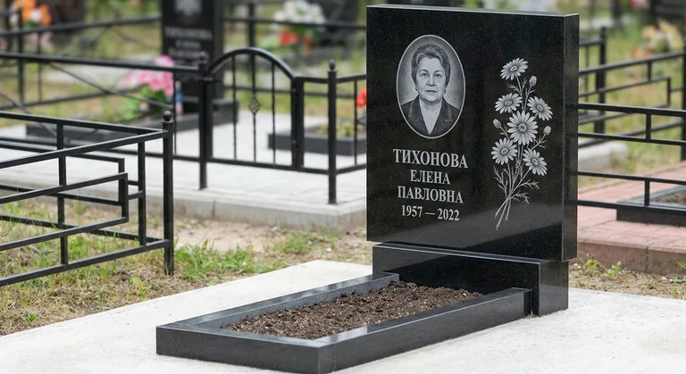 Памятник с гравировкой ромашек — выполненная работа «Тихонова» в Уфе