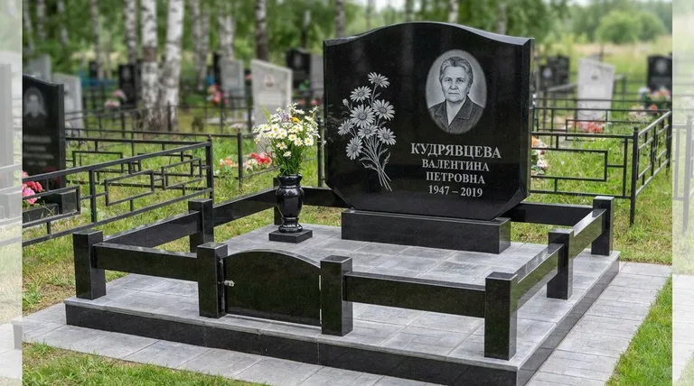 Памятник с гравировкой ромашек — выполненная работа «Кудрявцева» в Уфе