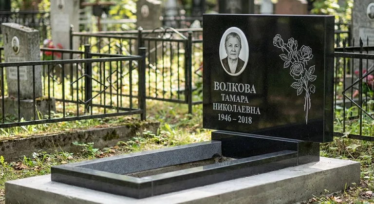Памятник с гравировкой роз — выполненная работа «Волкова» в Уфе