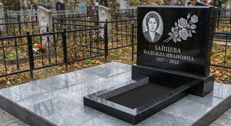 Памятник с гравировкой роз — выполненная работа «Зайцева» в Уфе