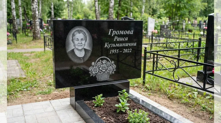 Памятник с гравировкой роз — выполненная работа «Громова» в Уфе