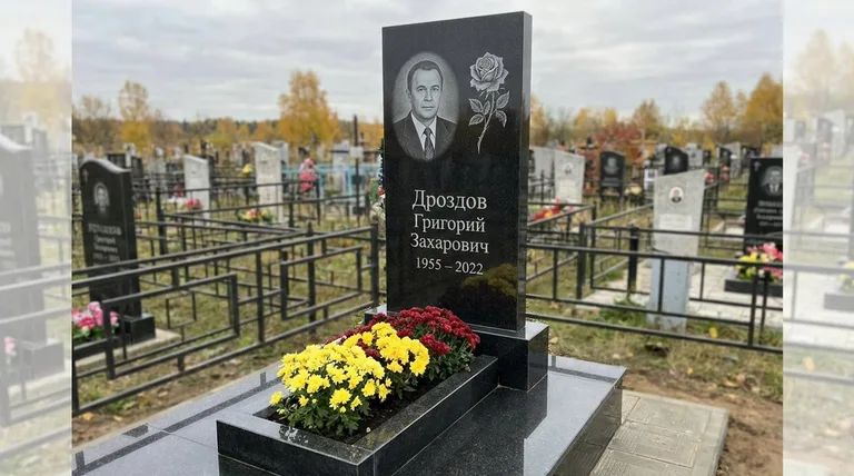 Памятник с гравировкой роз — выполненная работа «Дроздов» в Уфе