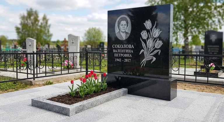 Памятник с гравировкой тюльпанов — выполненная работа «Соколова» в Уфе
