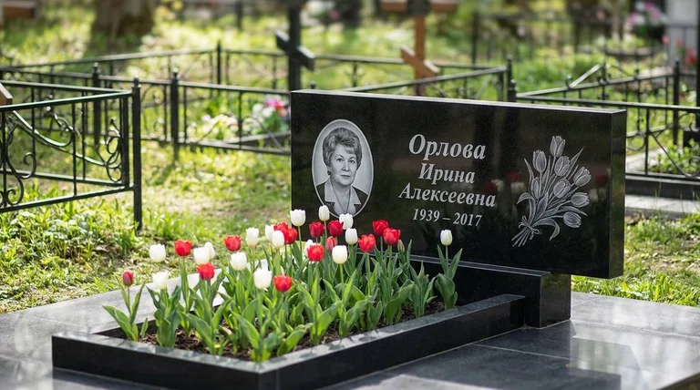 Памятник с гравировкой тюльпанов — выполненная работа «Орлова» в Уфе