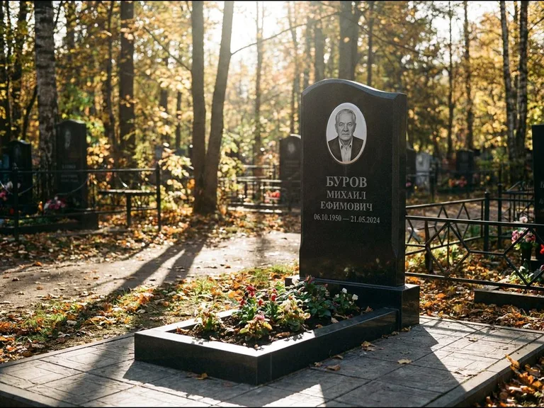 Овальный керамический портрет — установленная работа в Уфе