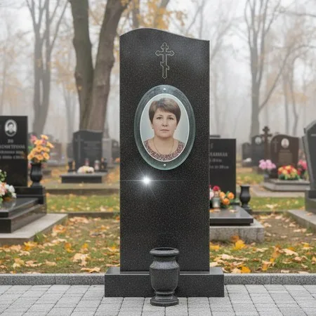 Овальный портрет на стекле 240×300 мм на памятнике в Уфе