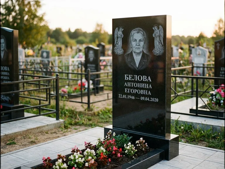 Памятник с гравировкой ангела — белая гравировка скорбящего ангела над портретом, работа «Журавлёва» в Уфе