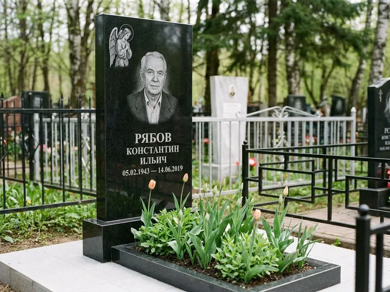 Памятник с гравировкой ангела — гравировка ангела с крестом рядом с эпитафией, работа «Фаддеев» в Уфе