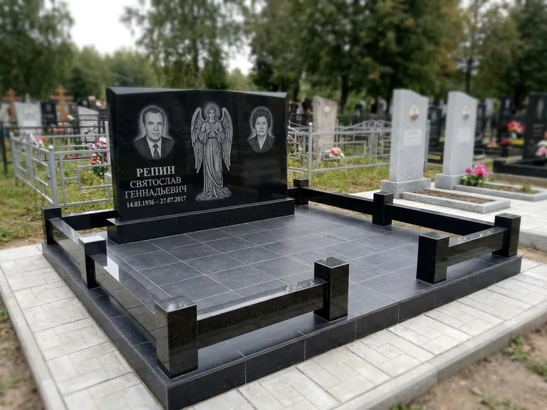 Памятник с гравировкой ангела — гравировка ангела с крестом рядом с эпитафией, работа «Касаткин» в Уфе