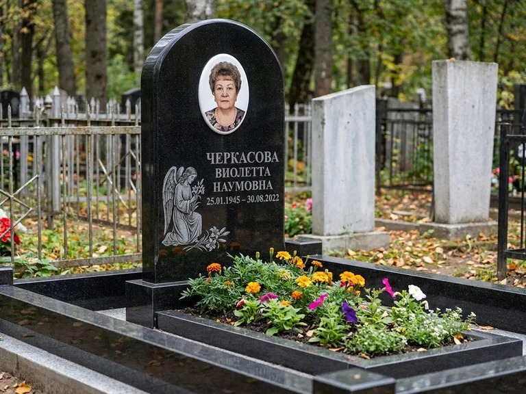 Памятник с гравировкой ангела — гравировка ангела с крестом рядом с эпитафией, работа «Журавлёва» в Уфе