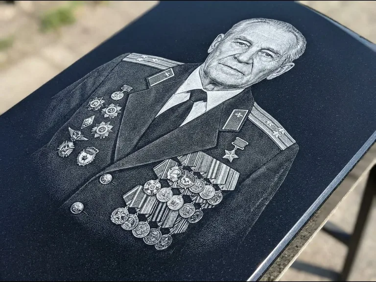 Гравировка фото на памятнике — военный / ветеран в Уфе