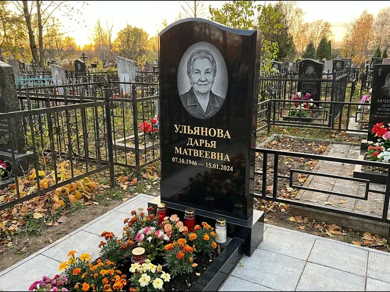 Гравировка портрета на чёрном граните — выполненная работа 12 в Уфе