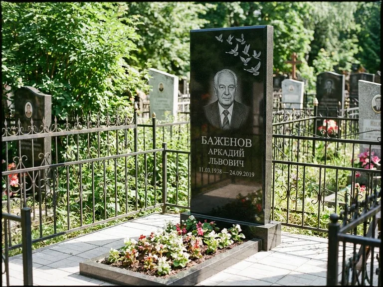 Памятник с гравировкой голубей — гравировка стаи голубей, взлетающей от угла стелы, работа «Баженов» в Уфе