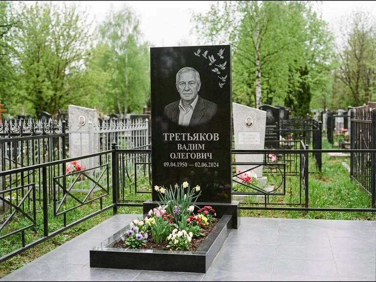 Памятник с гравировкой голубей — гравировка стаи голубей, взлетающей от угла стелы, работа «Третьяков» в Уфе