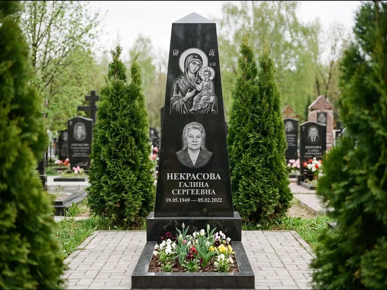 Памятник с гравировкой иконы — образ Николая Чудотворца, работа «Третьяков» в Уфе