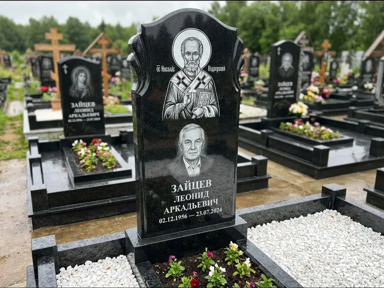 Памятник с гравировкой иконы — образ Николая Чудотворца, работа «Лебедева» в Уфе