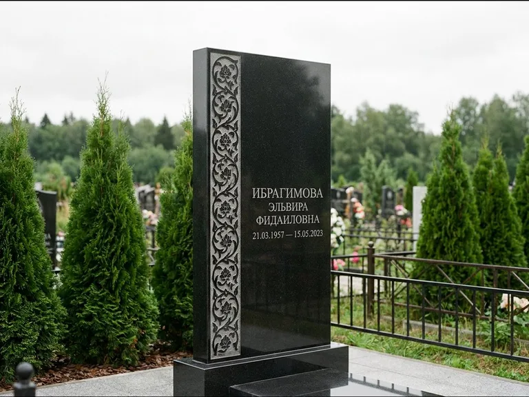 Мусульманский памятник — колонна ислими по краю стелы, работа «Ибрагимова» в Уфе