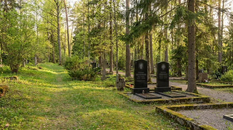 Установка гранитного памятника на участке Сперановского кладбища
