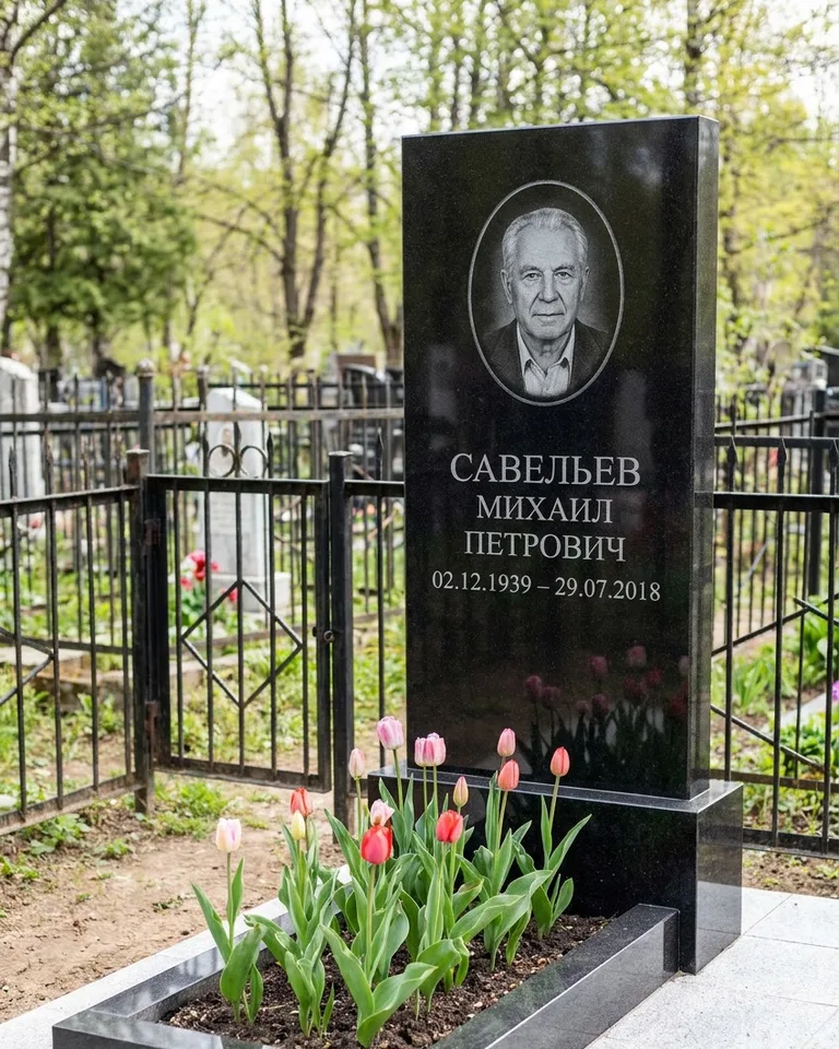 Горизонтальный памятник под ключ на гранитном основании в Уфе