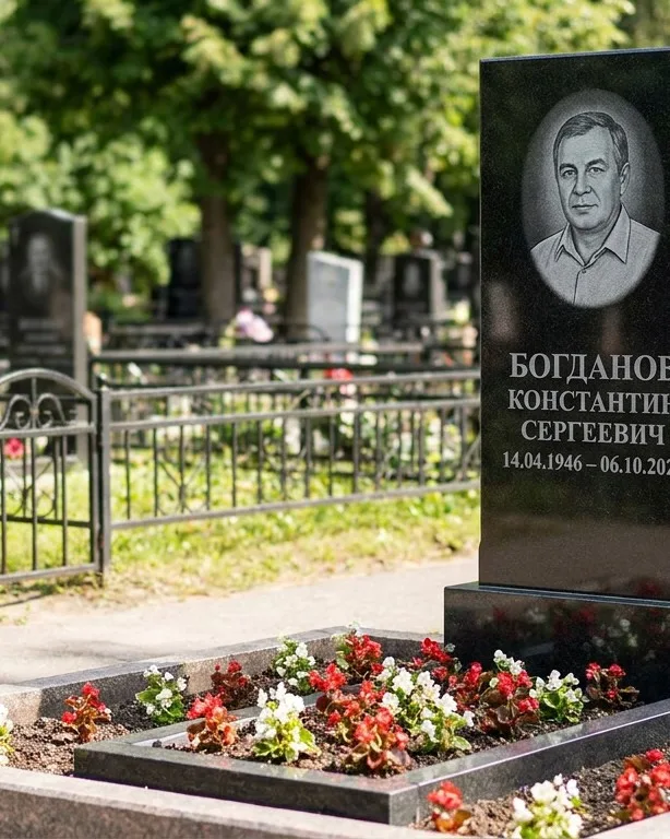 Низкий горизонтальный памятник под ключ с цветником в Уфе