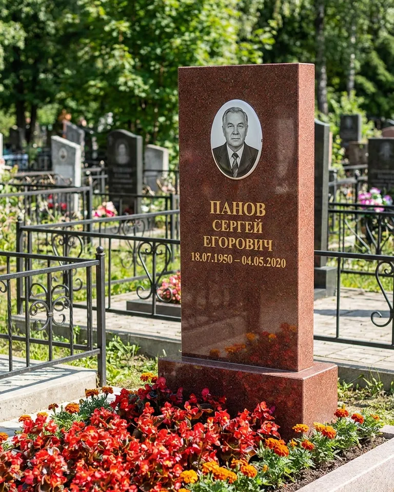 Двойной серый памятник под ключ с вазой в Уфе