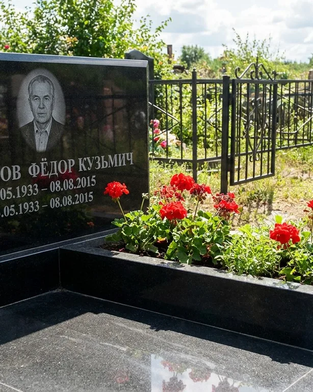 Двойной памятник под ключ с крестом в Уфе