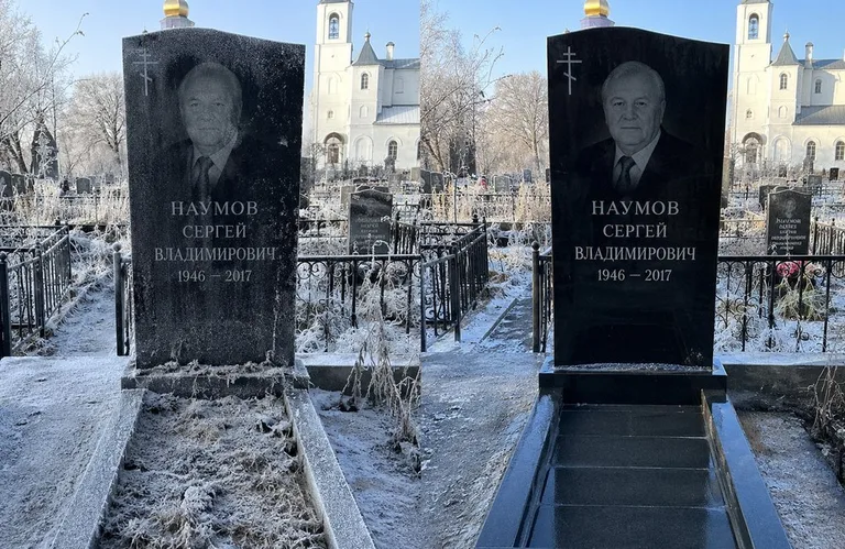 Диптих №18: могила с деревянным крестом и низкой оградкой — выполота трава в Уфе