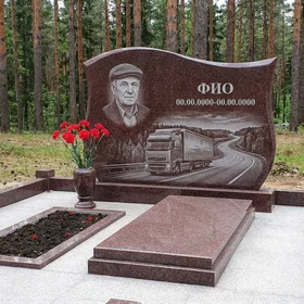 Гранитный памятник дальнобойщику с аркой с тягачом