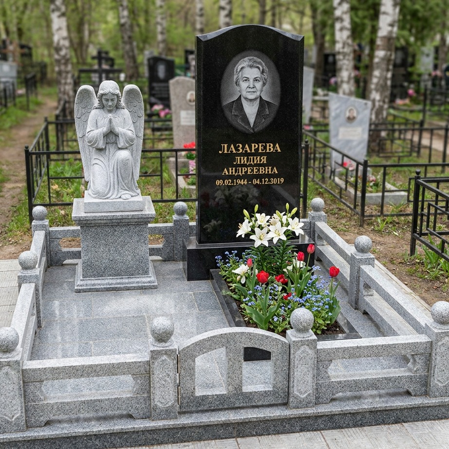 Пример дизайна: Памятник с ангелом из черного гранита (строгий) — фото и цена