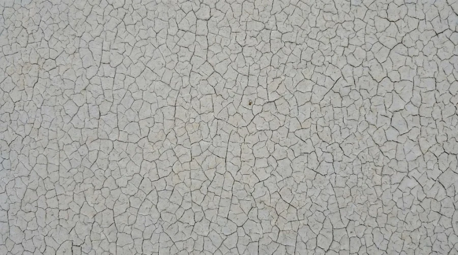 treshchiny-na-staroy-emali