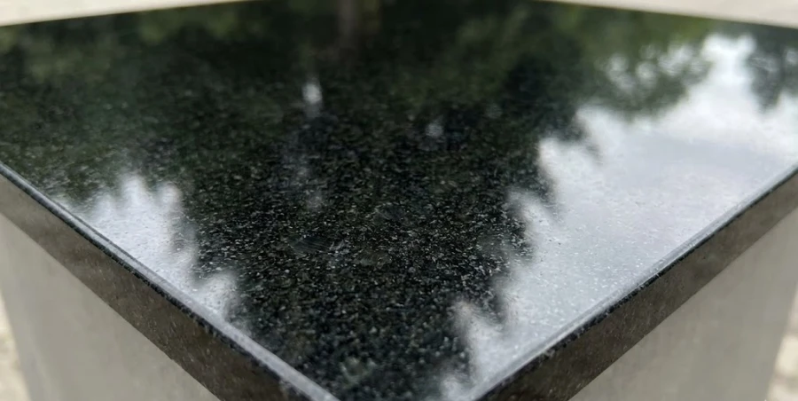 tekstura-chernogo-granita-gabbro